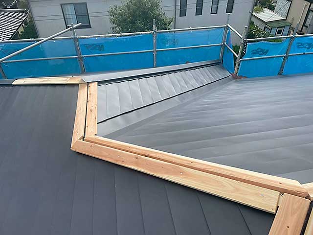 板金屋根工事（カバー工法）