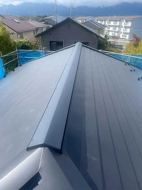 板金屋根工事（カバー工法）施工後